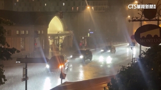 巴黎酷暑迎雷雨　閃電雷鳴　部分街道積水