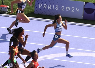 巴黎奧運》「跨欄美少女」張博雅晉級！100公尺預賽跑出11秒99