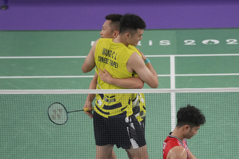 巴黎奧運》「麟洋配」發威！2：1拍走丹麥　挑戰奧運2連霸