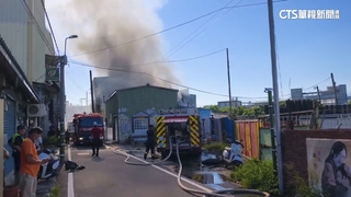 疑雞舍燈泡釀禍？　頭份工廠火警　大量木材燃燒