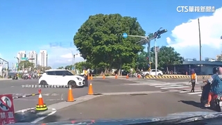 禁止迴轉還硬闖　離譜駕駛「推撞義交」吞2罰單