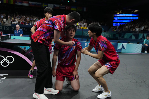桌球男團瑞典3：2逆轉戰勝日本　張本智和跪地痛哭