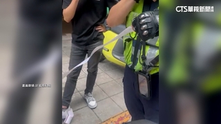 警攔下改裝機車「查引擎」　騎士拒開車箱吞6罰單