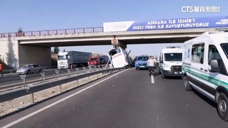 土耳其巴士撞高架橋柱　疑疲勞駕駛釀9死26傷