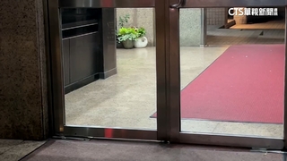 不滿遭控打瞌睡　保全持撞球桿攻擊住戶