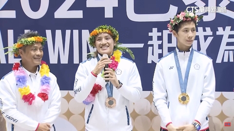 「吳琴戰隊」摘銅返台　忙寵粉開心簽名合影