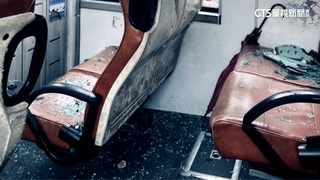 公車行駛擦撞　兩面玻璃碎裂四散嚇壞乘客