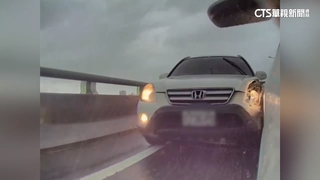 暴雨視線不良！　台74快道匝道回堵　急停害追撞