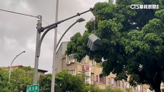 宜蘭規模5.7近海地震！　宜蘭紅綠燈搖晃砸地面