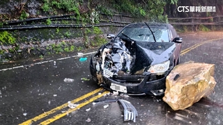 悚！谷關暴雨巨石從天降　「車頭凹陷」祖孫4人送醫