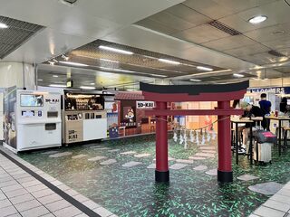 機器人上菜！北捷推「無人拉麵機」 機械手臂搖飲料超吸睛