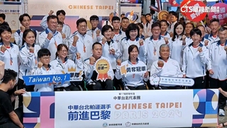 國手出發巴黎帕運！加油團機場送行　鄭麗君到場加油