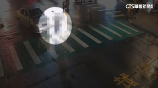行人地獄！女藝人走斑馬線　遭過彎車輛撞倒拖行
