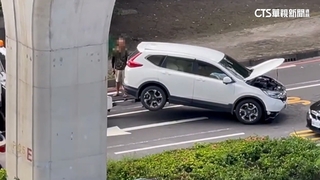 車被拖吊突掉落遭疑搶生意　警駁：前車輪卡死