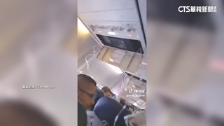 波音737氧氣罩離奇掉落　乘客驚叫大哭