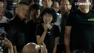 回家了！　陳佩琪緊抱柯文哲落淚 鞠躬感謝小草