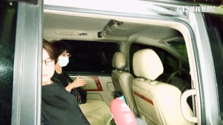 黃珊珊赴柯家探視1.5小時後　與陳佩琪一同搭車離開