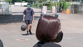 許光漢結訓離營！快步上保母車　許：讓我低調度過