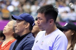 李洋引退儀式淚崩 落幕後臉書發聲：是時候跟熱愛的羽球場好好道別了