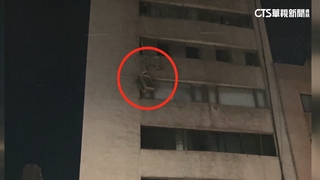 磁磚雨.室外機棚架砸毀兩車！　民眾驚：砰很大一聲