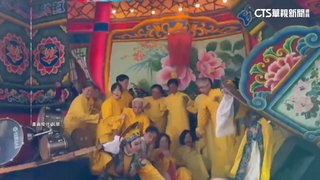 歌仔戲台V字崩塌　網稱「眾神跌落凡間」幸無傷