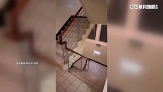 雨狂襲北市！　大龍峒社宅樓梯積水　居民苦不堪言