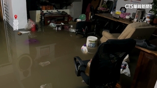 豪雨下整天　基隆汽車泡水.店家貨物全泡爛