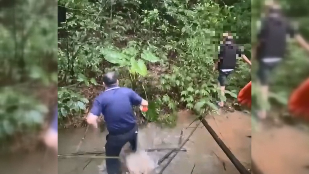 黃男帶著檢警前往棄屍現場