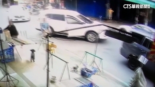 不滿前女友給男生載　醉男打翻醋罈攔車拉人