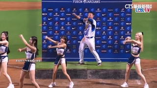 周思齊.丘昌榮贈獎互鬧　王念好飆舞成「富邦舞王」