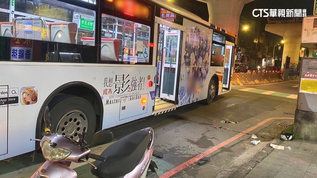 公車撞轎車「駕駛要賠？」　業者：遭拒保第三責任險 | 華視新聞