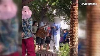 街頭藝人合法申請開唱　翁嫌吵亂入二度搶麥克風