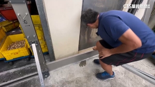 淹怕了！凱米狂淹損千萬　頂番婆五金廠裝水閘門防颱