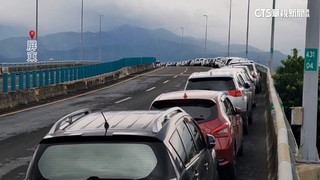 躲颱風！　國3林邊交流道罕開放停車　車陣湧近3KM
