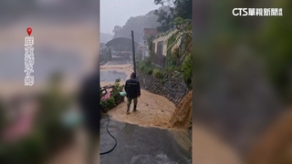 疑水溝阻塞　屏東縣獅子鄉水淹腳踝泥流漫民宅