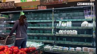 山陀兒逼近民眾搶買物資　連鎖超市貨架幾乎掃空