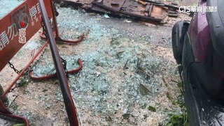 風太大！高雄14級強陣風　吹爆玻璃.雨灌民宅