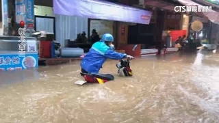 水淹金山！　陽金公路多車拋錨　老街如「水上市場」