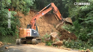 三芝落石產業道路中斷　淡水災情頻傳未停班課惹怨