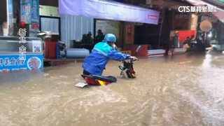 大水退去留泥濘　金山老街冷清業者忙善後