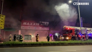 台中輪胎行火警竄濃煙波及釣具行　民眾驚逃