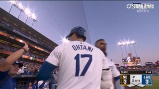 大谷翔平季後賽首轟！　難得霸氣甩棒兼怒吼