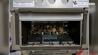 苗栗ATM故障　行員維修驚見塞滿1元硬幣