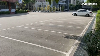 一中街2車搶車位糾紛　乘客疑「人肉占位」爆口角