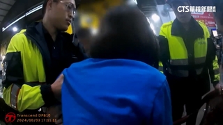 女釣蝦場爛醉！　警「連人帶椅」扛上警車　釣客喊：進喔