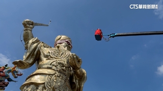 全台最高武財神修繕開光　法師70公尺高空作法！