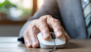 中高齡返職場困難多 平均目標63歲退休 6成每月僅存7400元