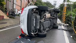 母宿醉載孩上學！　回程自撞翻覆「酒測值0.62」