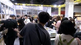 玩具展人氣爆棚　民眾排6小時隊進場搶買公仔