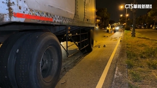 台中物流聯結車撞機車　騎士受困車底送醫急救